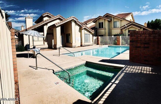 Photo - 2201 N Comanche Dr