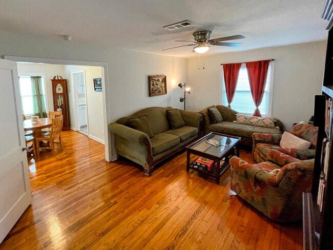 Photo - 618 Dunkley Dr