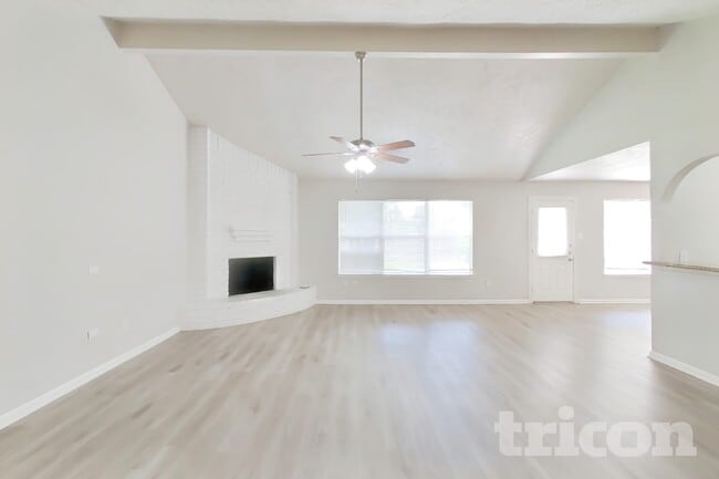 Photo - 1391 Tenderden Dr