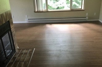 Living Room - Hillside Glen Apartments
