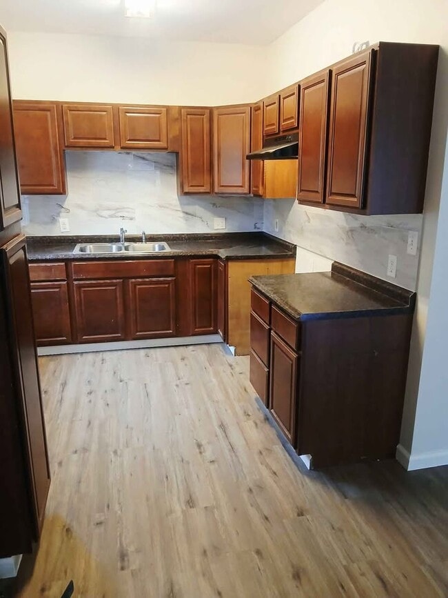 Photo - 1313 W Huntington Ave