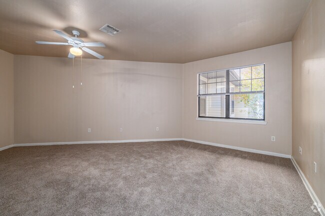 1BR, 1BA - 770SF - Living Room