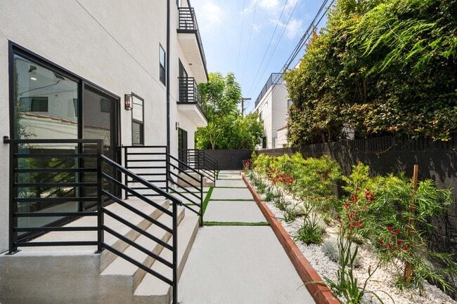Photo - 3021 Somerset Dr Unit 3021 1/2