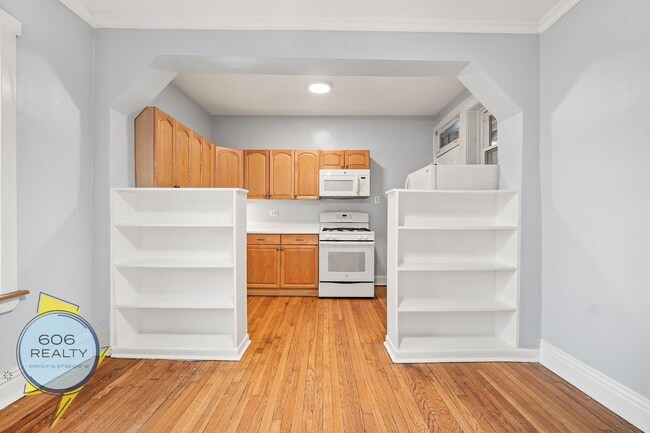 Photo - 824 W Roscoe St Unit 2