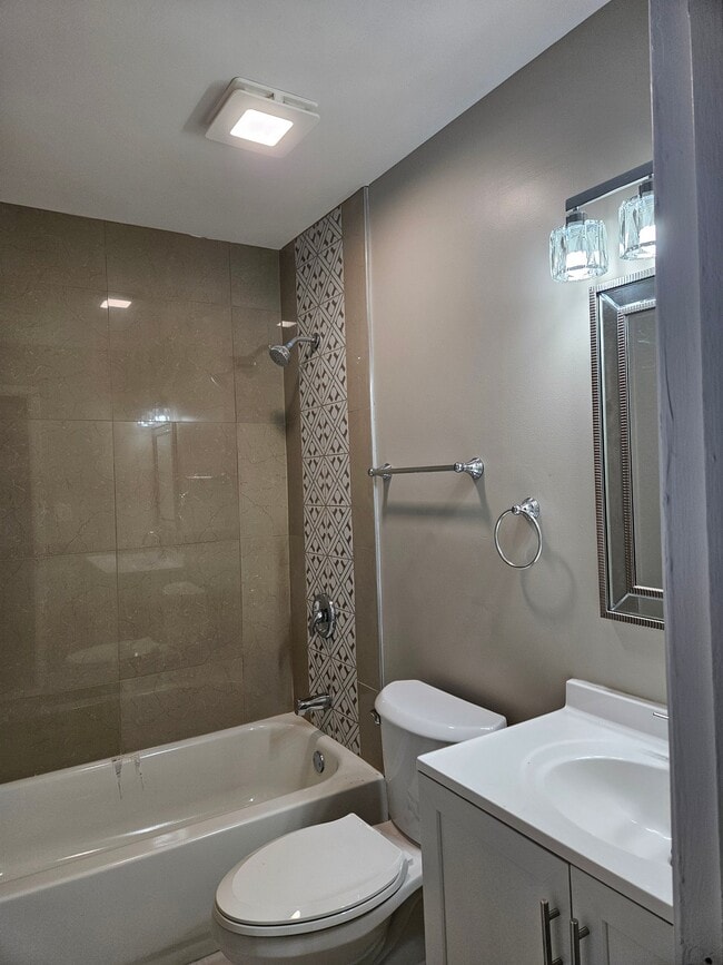 Photo - 1020 S Park Blvd