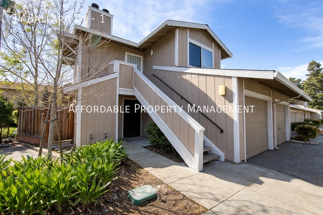 Building Photo - 34 Ballard Ct Unit 1