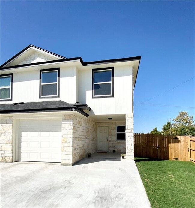 Building Photo - 100 Sandstone Dr