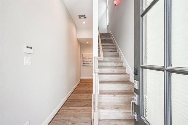 Photo - 5209 Allen St