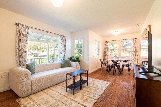 274 N Dominguez Pl