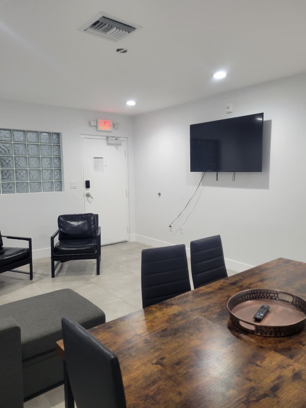Building Photo - 656 Palmetto Dr Rental
