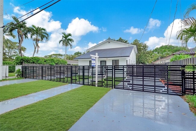 Photo - 972 SW 44th Ave