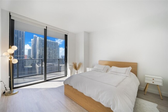 Photo - 45 SW 9th St Unidad 1904