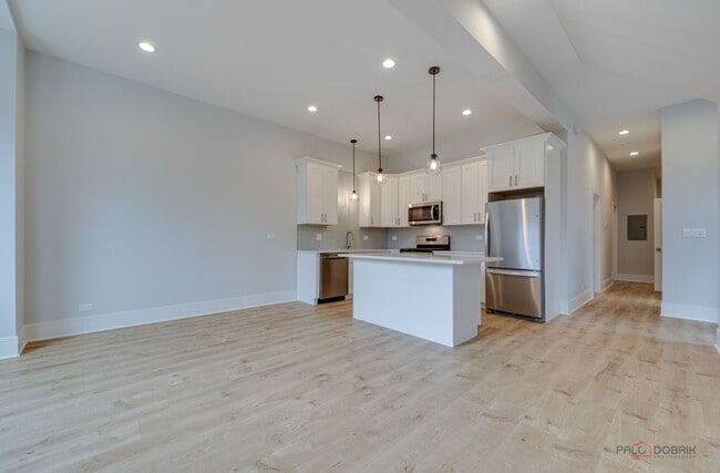 Photo - 1746 N California Ave Unidad 1F