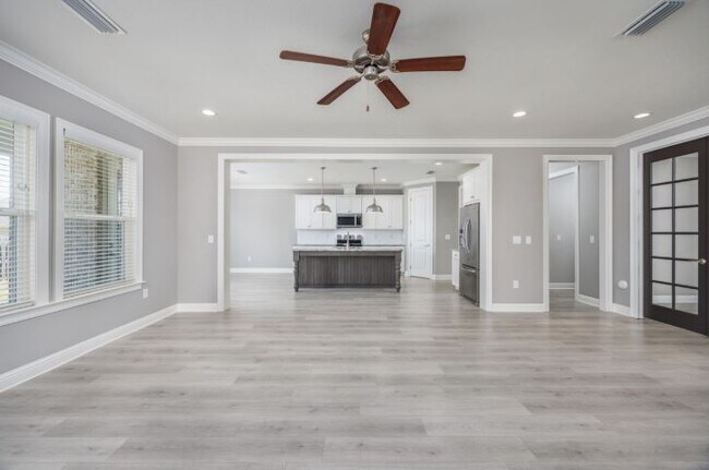 Photo - 77 Perimeter Pl