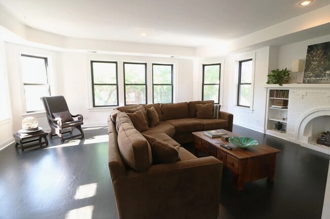 Photo - 2209 W Arthur Ave Unit 3