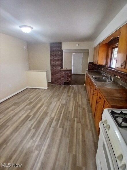 Photo - 142 N Bridge St