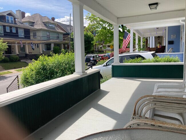 Photo - 212 Grand St