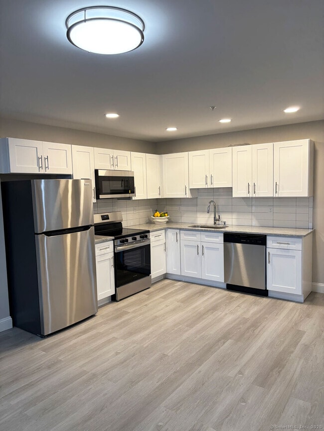 Photo - 1916 Post Rd