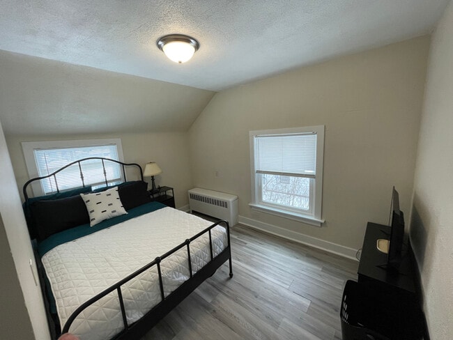 Photo - 105 Maple Ct Unit upper