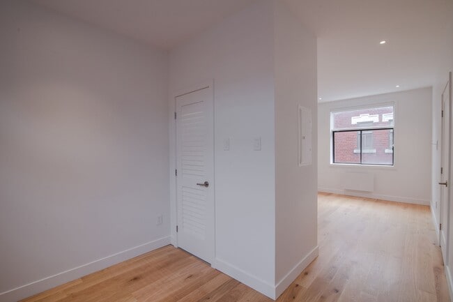 Photo - 6885-6891 Sherbrooke west Unit 29