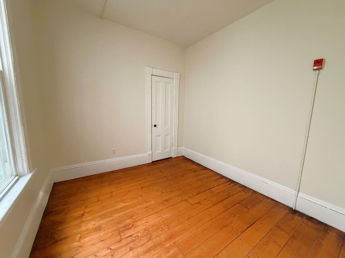 Photo - 164/166 Eagle Street Unit 166 Apt #1