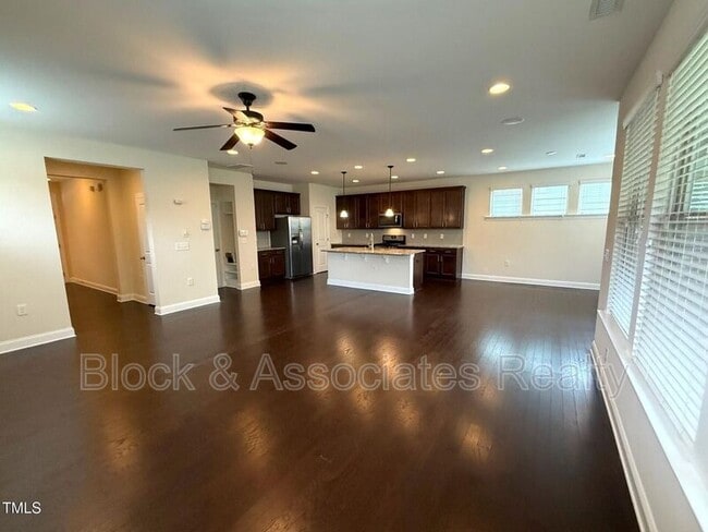 Photo - 238 Begen St