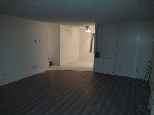 Building Photo - 4667 E Mountain View Dr Unit #1
