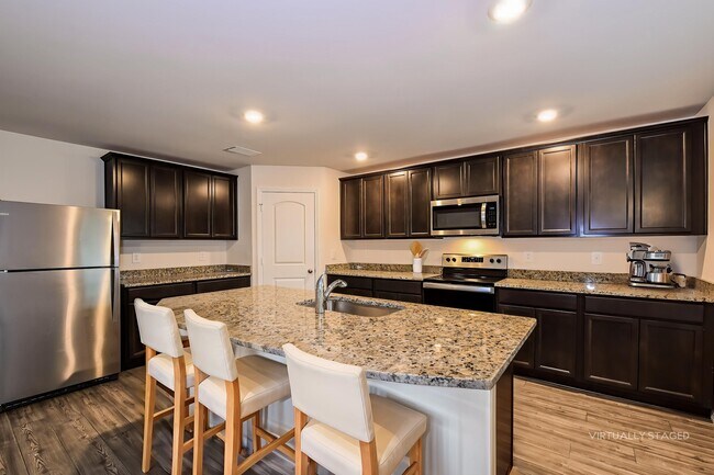 Photo - 883 Youngreen Dr