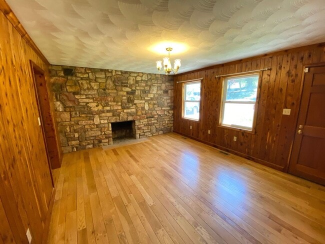 Photo - Three Bedroom Two Bathroom Home available in Blacksburg