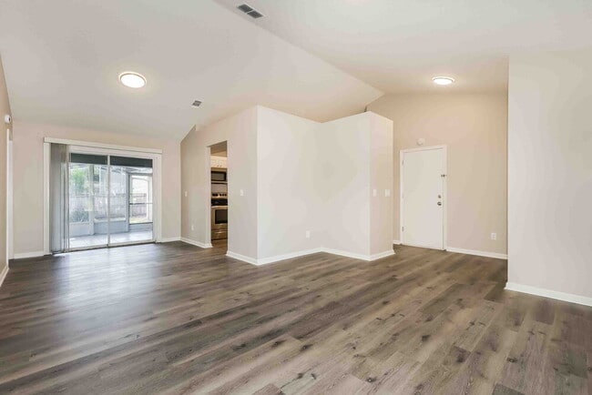 Photo - 4551 Oak River Cir