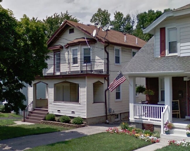 Building Photo - Lysle Unit 2418