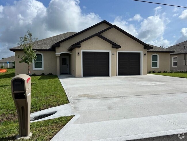 Building Photo - 100 Lynbrook Dr Rental