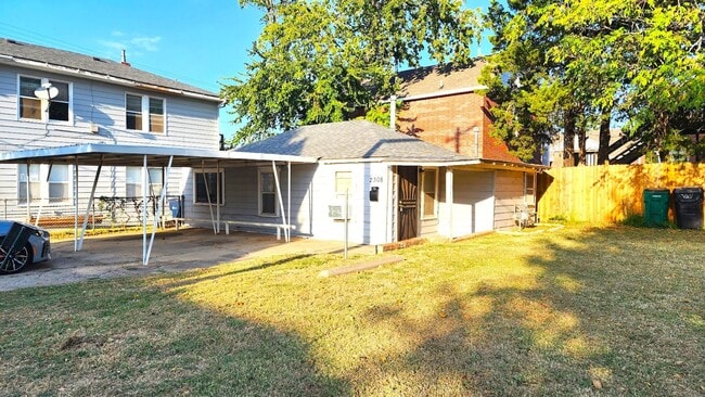 Building Photo - 2 Bed 1 Bath in the University Add Near Pa... Rental
