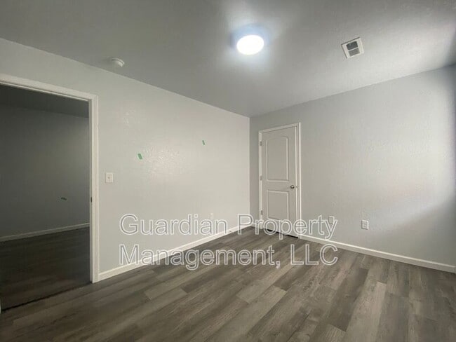 Photo - 123.5 N Main St