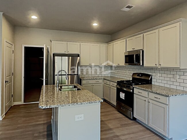 Photo - 214 Omega Ct