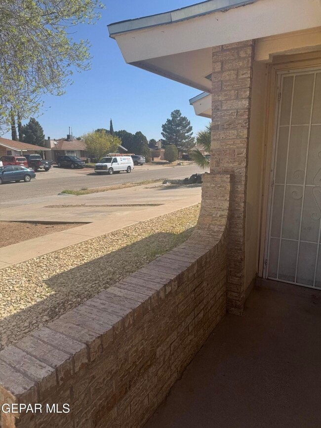 Photo - 1924 Estrada Dr