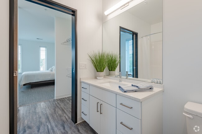 2 BR, 2 BA - 1025 SF