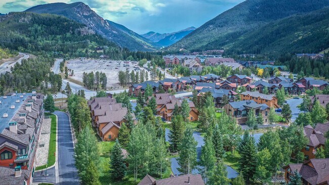 Photo - Evolve Real Estate: 6 Mos Lease Only Large Fully Furnished Condo Walking Distance to Keystone Vil... Unit 5077