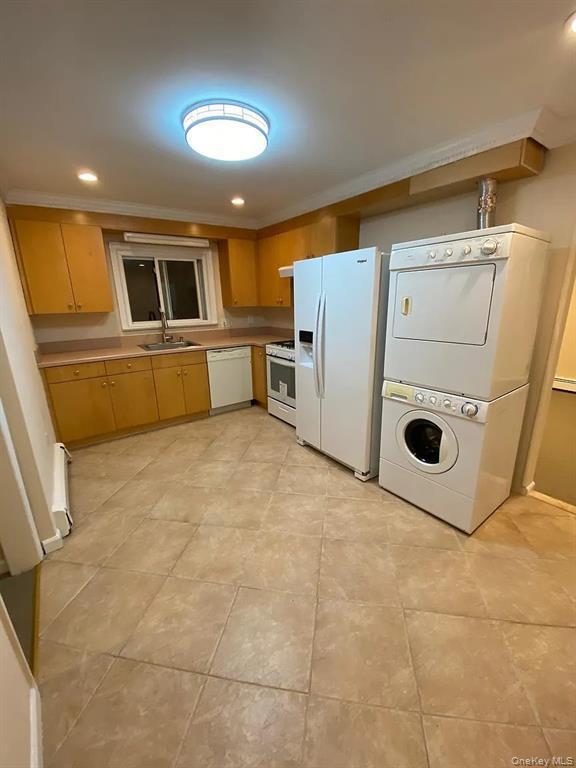 60 Stoner Ave