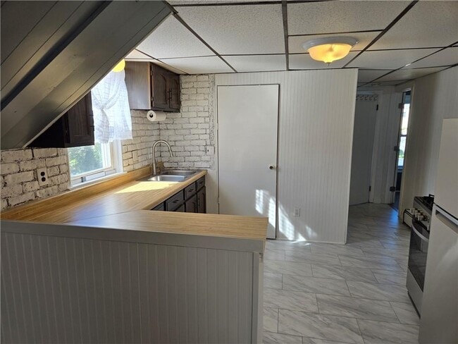 392 Benefit St Unit 2nd floor