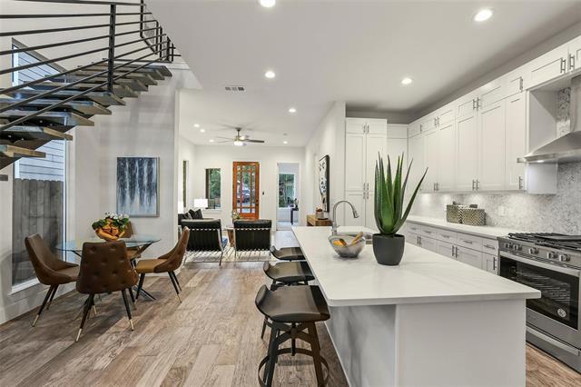 Photo - 933 W Eighth St