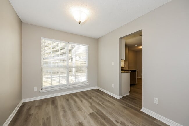 Photo - 930 Danforth Pl