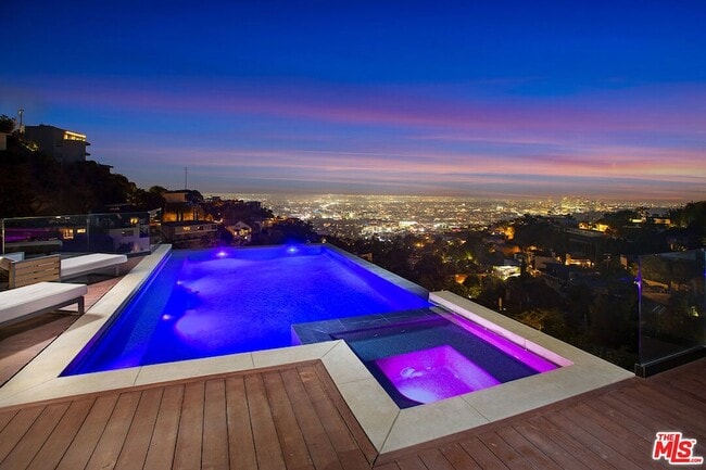 1733 Sunset Plaza Dr