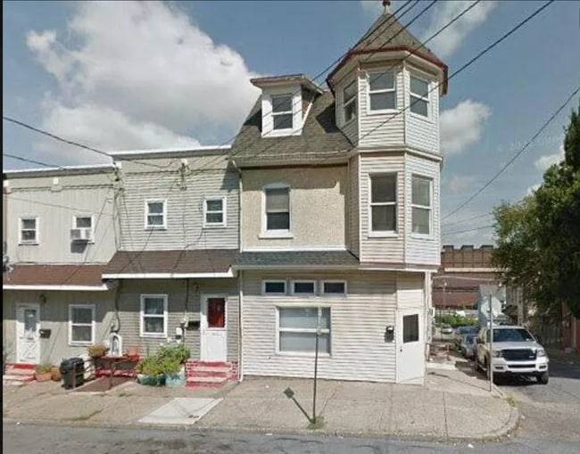 Building Photo - 1137 E 3rd St Unit 1 Rental