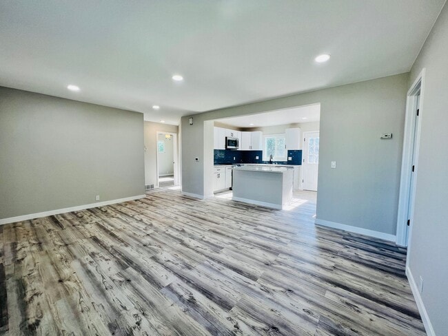 702 S Wolcott Ct