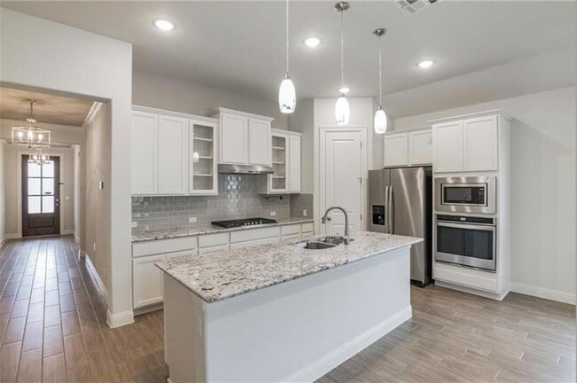 Photo - 218 Gulfton St