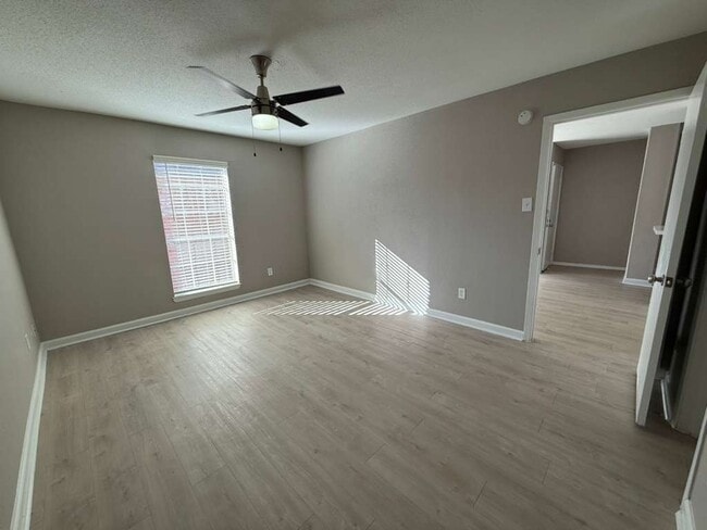 Photo - 8801 Glencrest Apartments