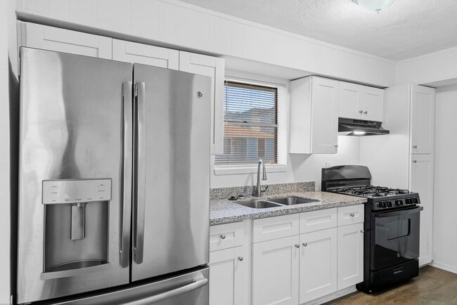 Photo - 1430 E 32nd 1/2 St