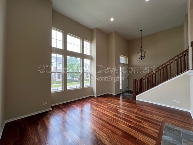 Photo - 498 Grosvenor Ln