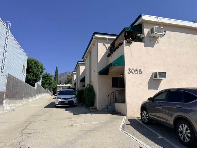 3055 Foothill Blvd, La Crescenta, CA